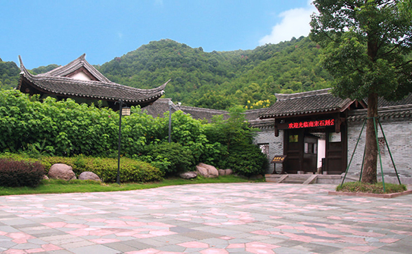 淺析古建筑裝飾構件中影壁的藝術價值