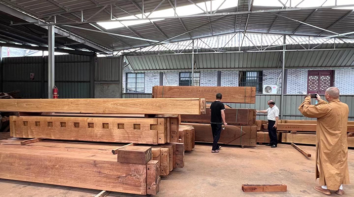 中式古建筑裝飾門面貼物習俗